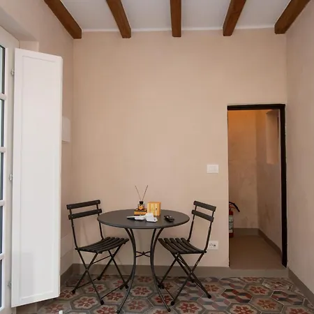 Hotel apartamentowy Mirei Finale Ligure